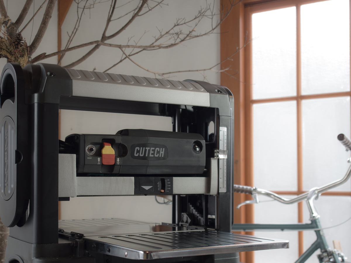 Benchtop Planer with Spiral Cutterhead